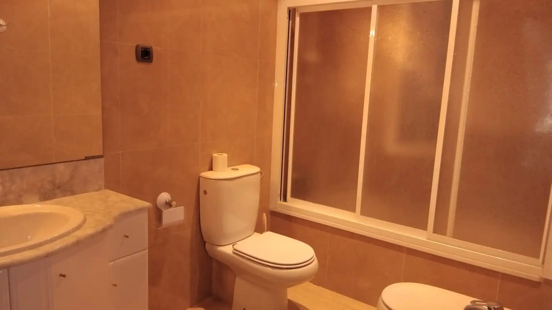 Bathroom of Houses for sale in Buendía  with Air Conditioner, Heating and Private garden