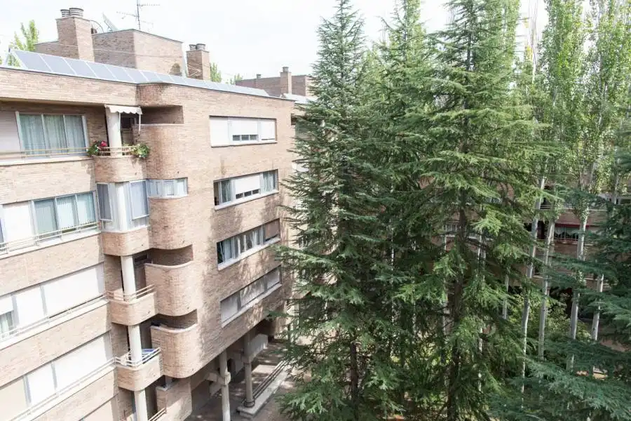 Vista exterior de Piso en venta en  Pamplona / Iruña con Calefacción, Parquet y Amueblado