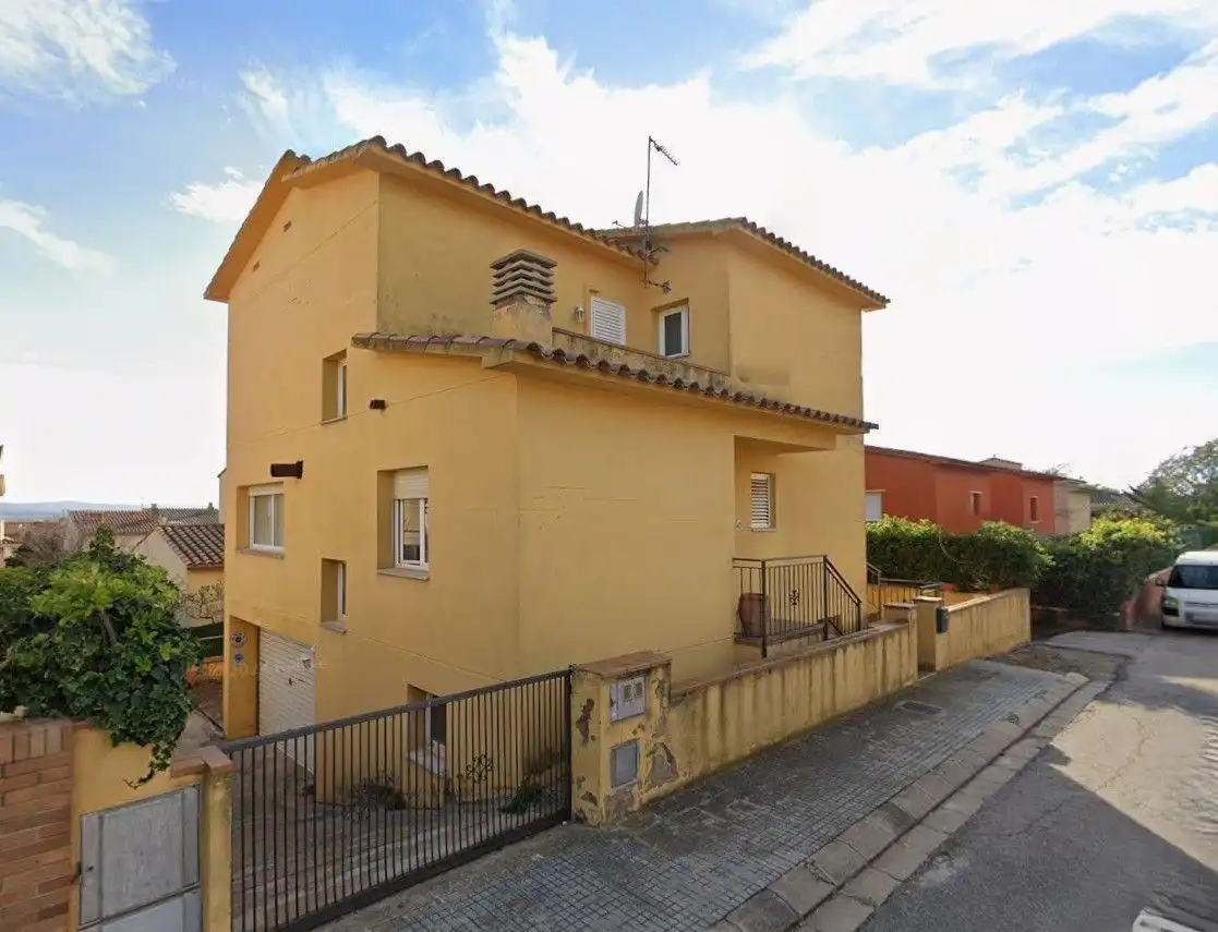 Adossat en venda a Carrer RAMON MUNTANER 17