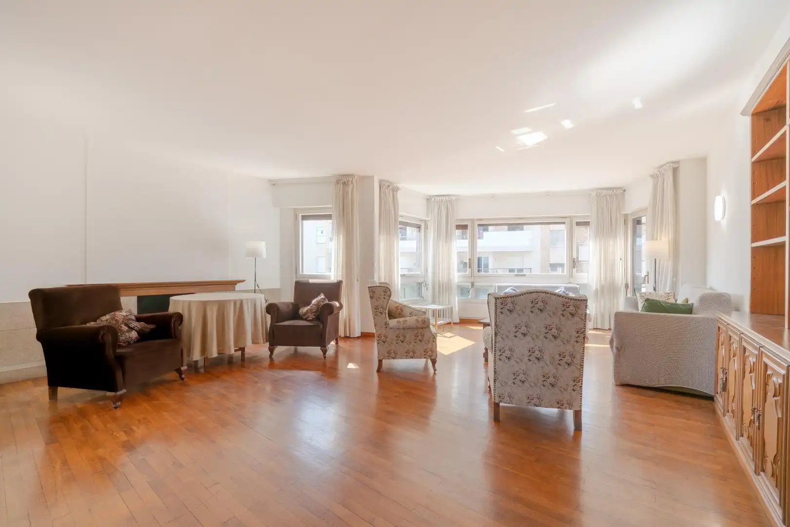 Sala d'estar de Apartament de lloguer en Girona amb Calefacció, Parquet i Terrassa
