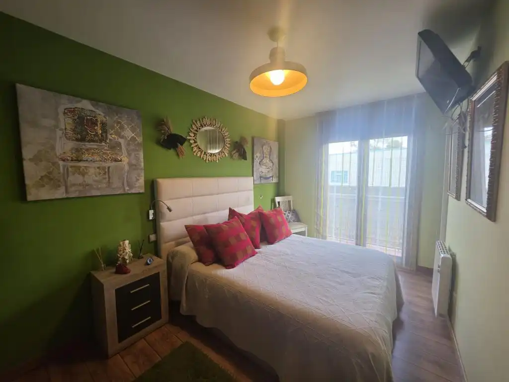 Dormitori de Apartament en venda en Boiro amb Calefacció, Parquet i Traster