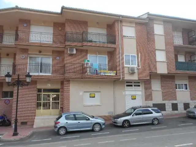 Local comercial en venta en Santa María del Tiétar, imagen 2