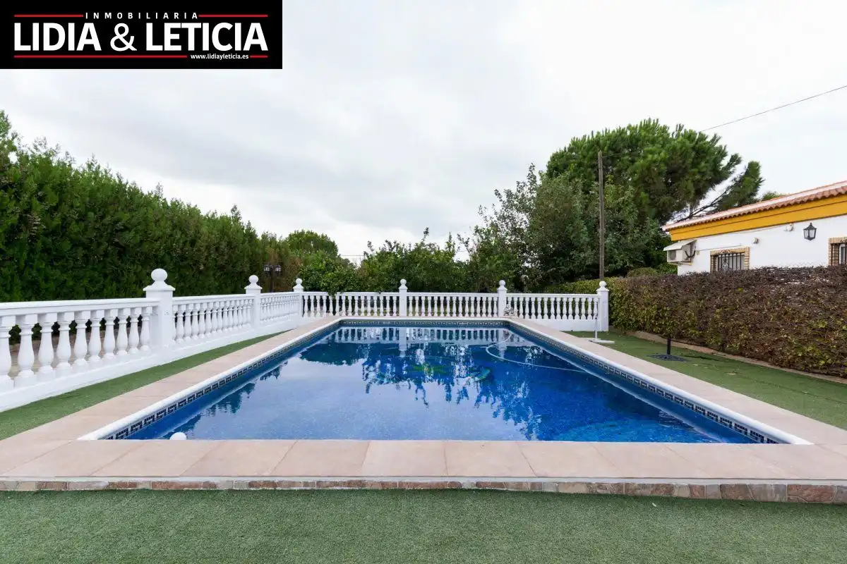 Piscina de Casa o chalet en venta en Alcalá de Guadaira con Aire acondicionado, Calefacción y Jardín privado