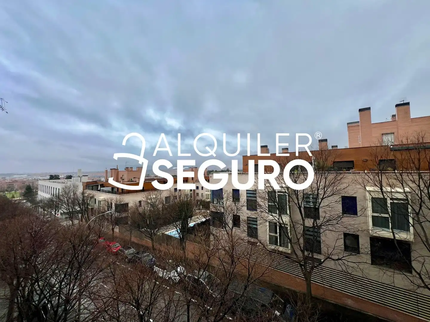 Vista exterior de Piso de alquiler en Madrid con Aire acondicionado, Calefacción y Piscina