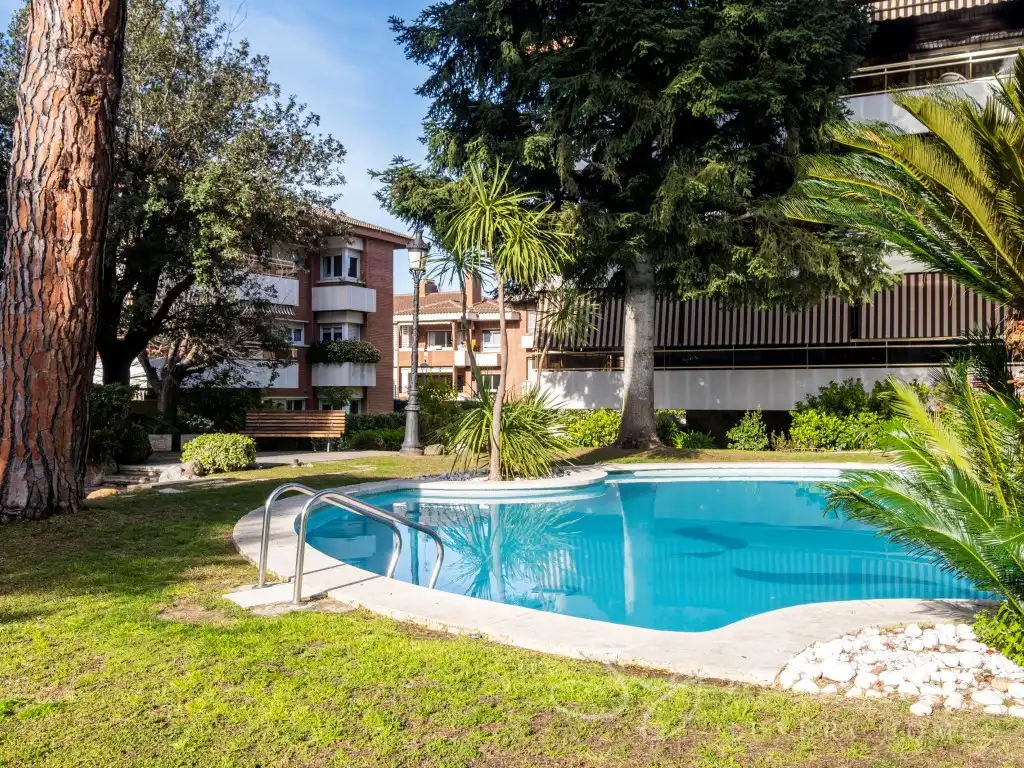 Swimming pool of Ground floor for sale in Sant Cugat del Vallès  with Heating, Private garden and Terrace