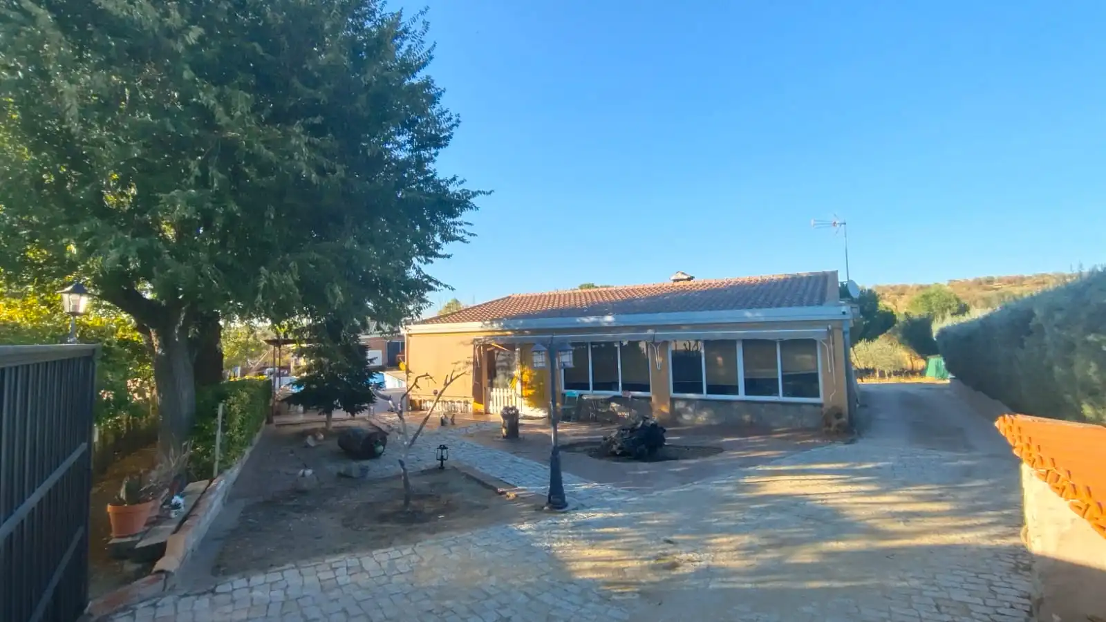 Casa rústica amb piscina en venda a Camino de Batres 37