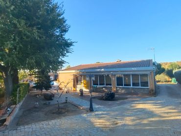 Casa rústica amb piscina en venda a Camino de Batres 37