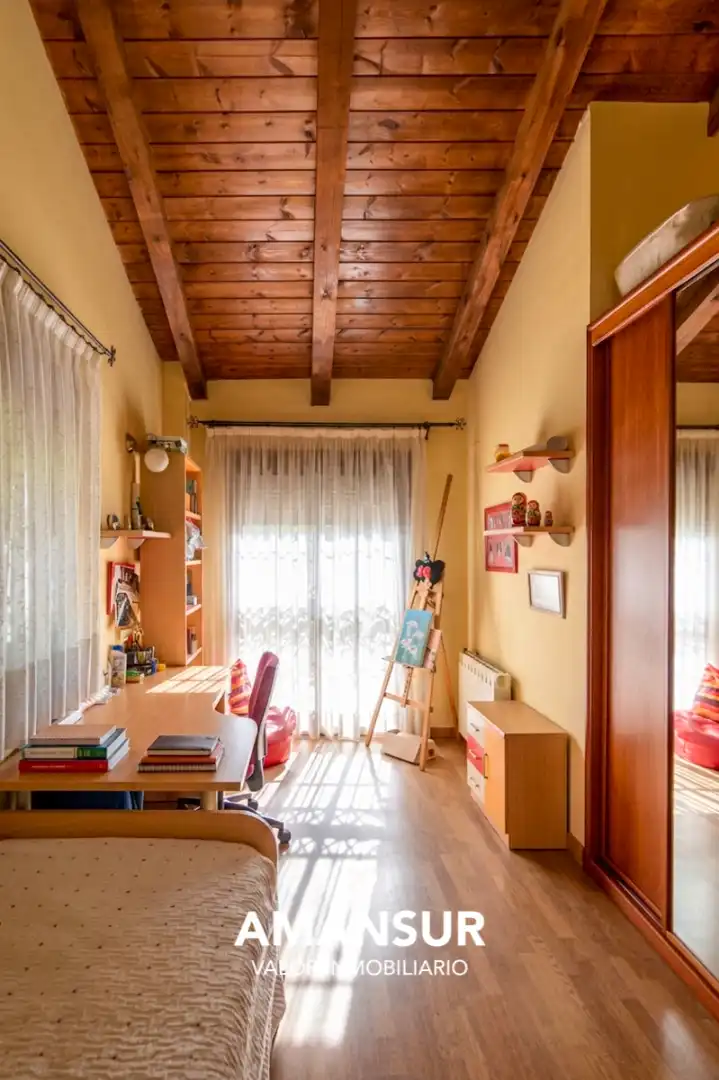 Chalet con piscina en venta en Calle Peral, imagen 13
