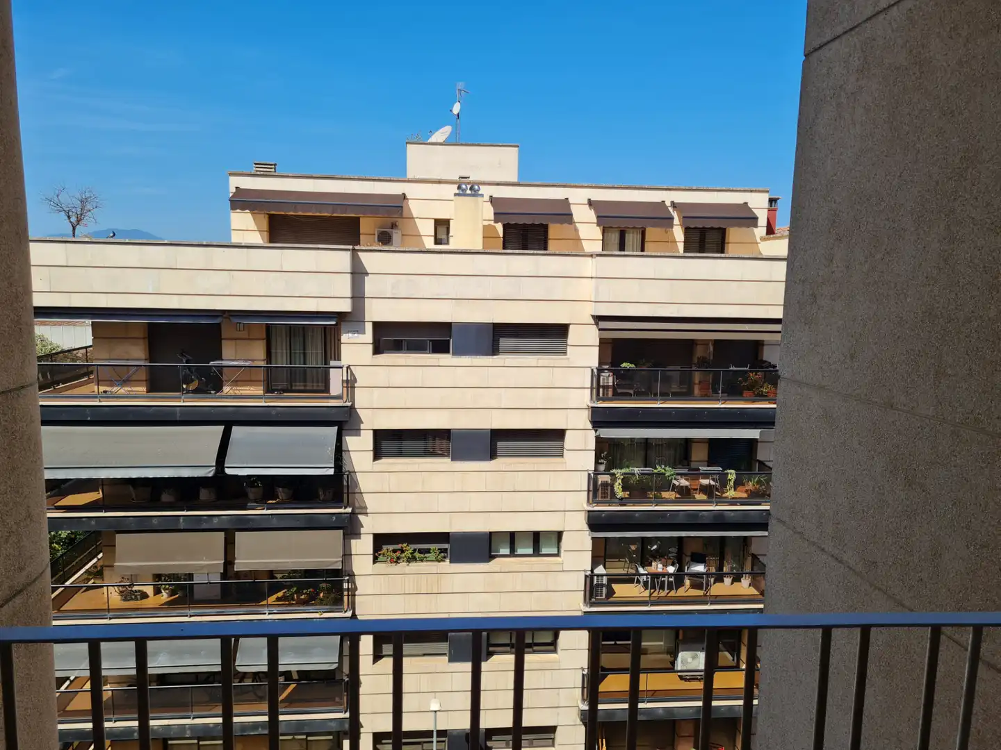 Vista exterior de Piso de alquiler en Girona con Calefacción, Parquet y Amueblado
