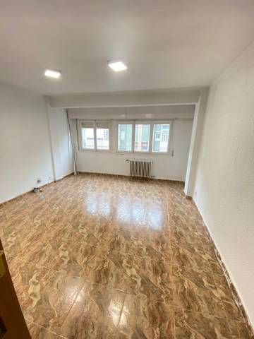 Piso en Venta en Urbanizacion ALAMEDA (CST) en Casetas - Villarrapa