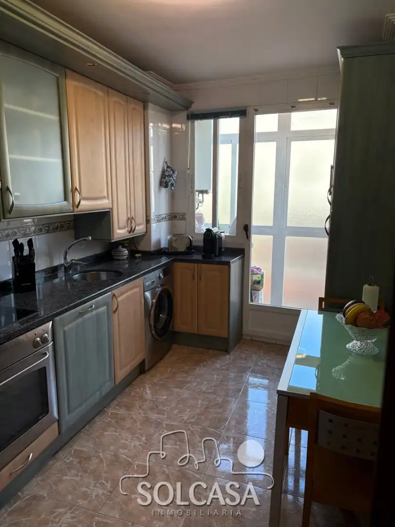 Kitchen of Flat for sale in Cistérniga  with Heating, Furnished and Oven