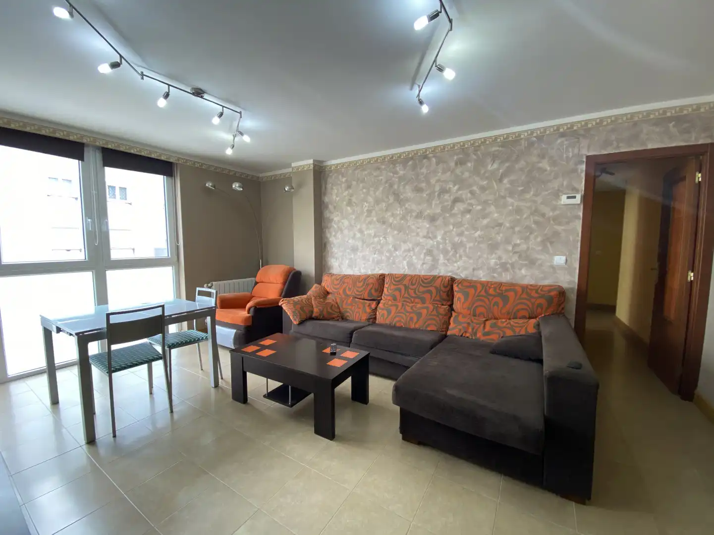 Sala d'estar de Pis de lloguer en Santa María de Cayón amb Calefacció, Parquet i Traster