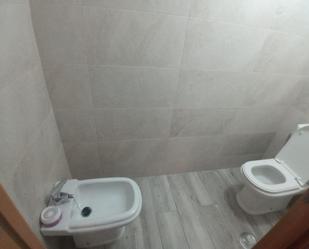 Bathroom of Flat to rent in  Melilla Capital  with Air Conditioner and Terrace