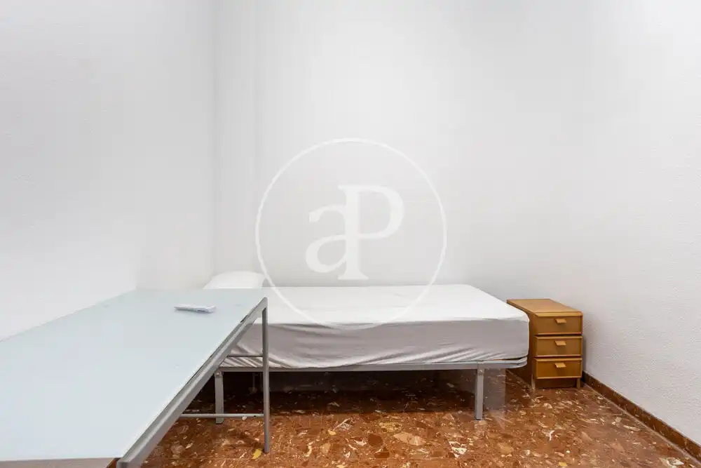 Dormitori de Pis de lloguer en Valencia amb Aire condicionat, Calefacció i Moblat