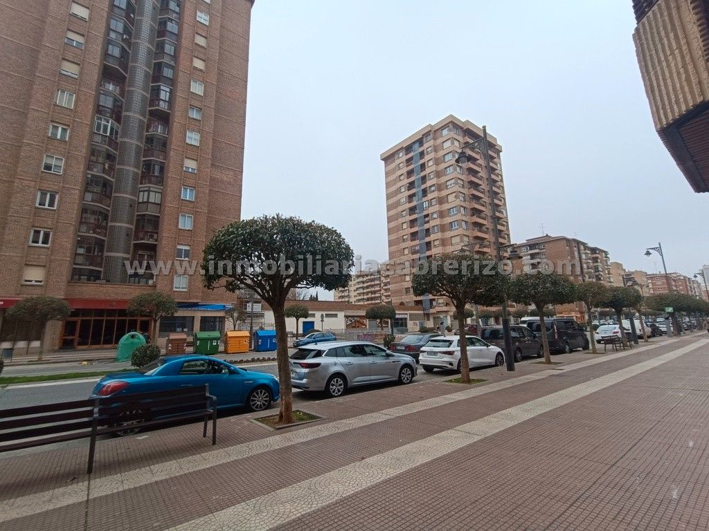 Exterior view of Flat for sale in  Logroño  with Air Conditioner, Heating and Parquet flooring