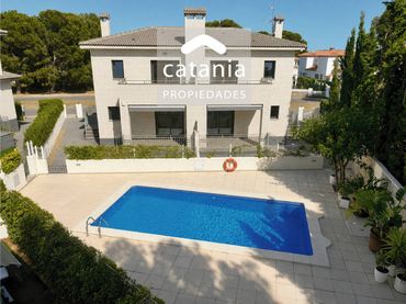 Maison jumelée avec piscine à vendre à Calle Magnòlia