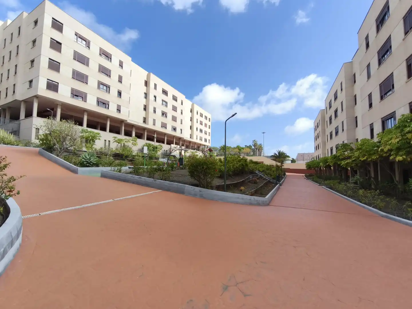 Außenansicht von Wohnung zum Verkauf in Las Palmas de Gran Canaria mit Abstellraum und Gemeinschaftspool