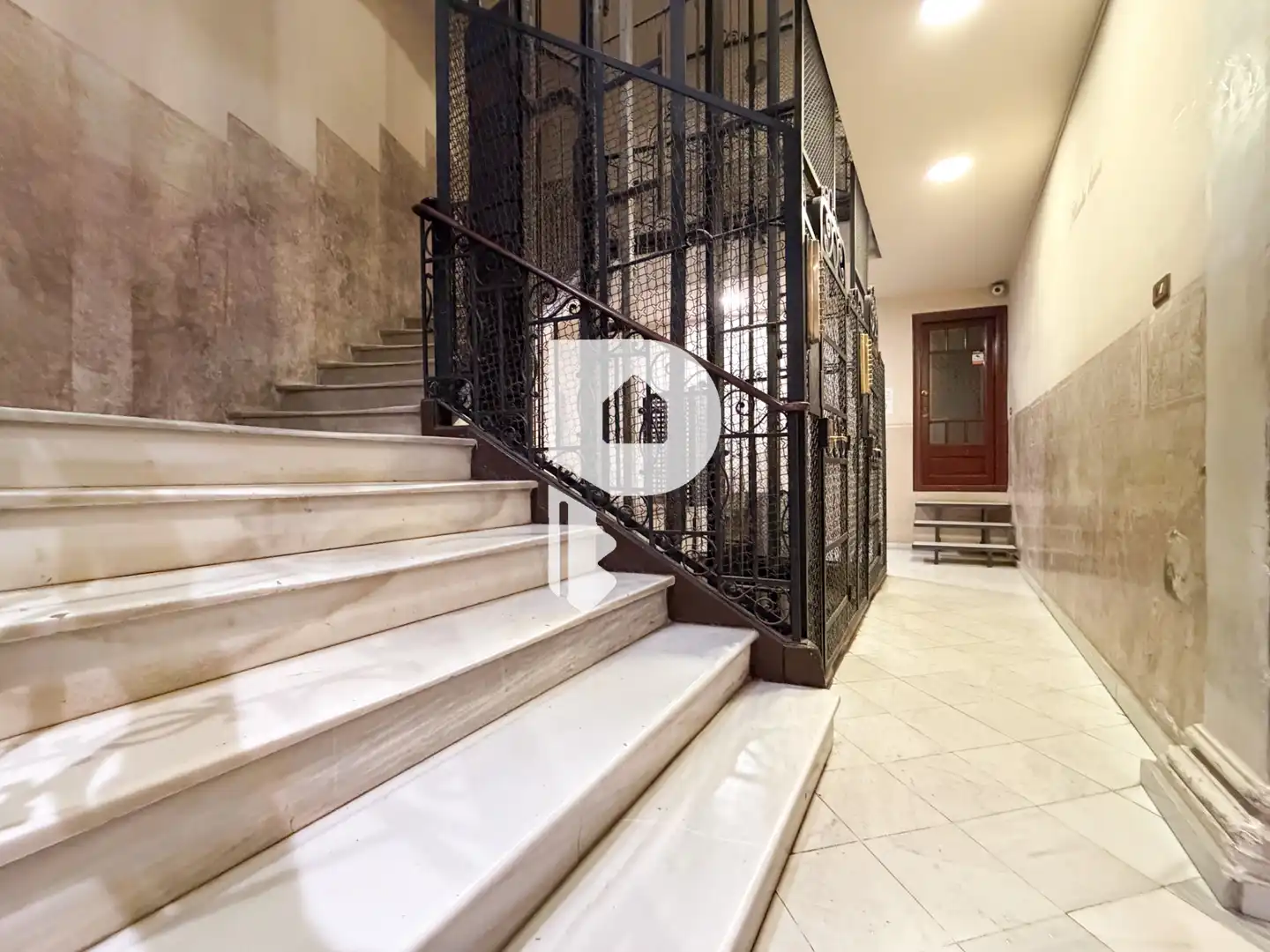 Flat for sale in Barcelona  with Air Conditioner, Heating and Parquet flooring