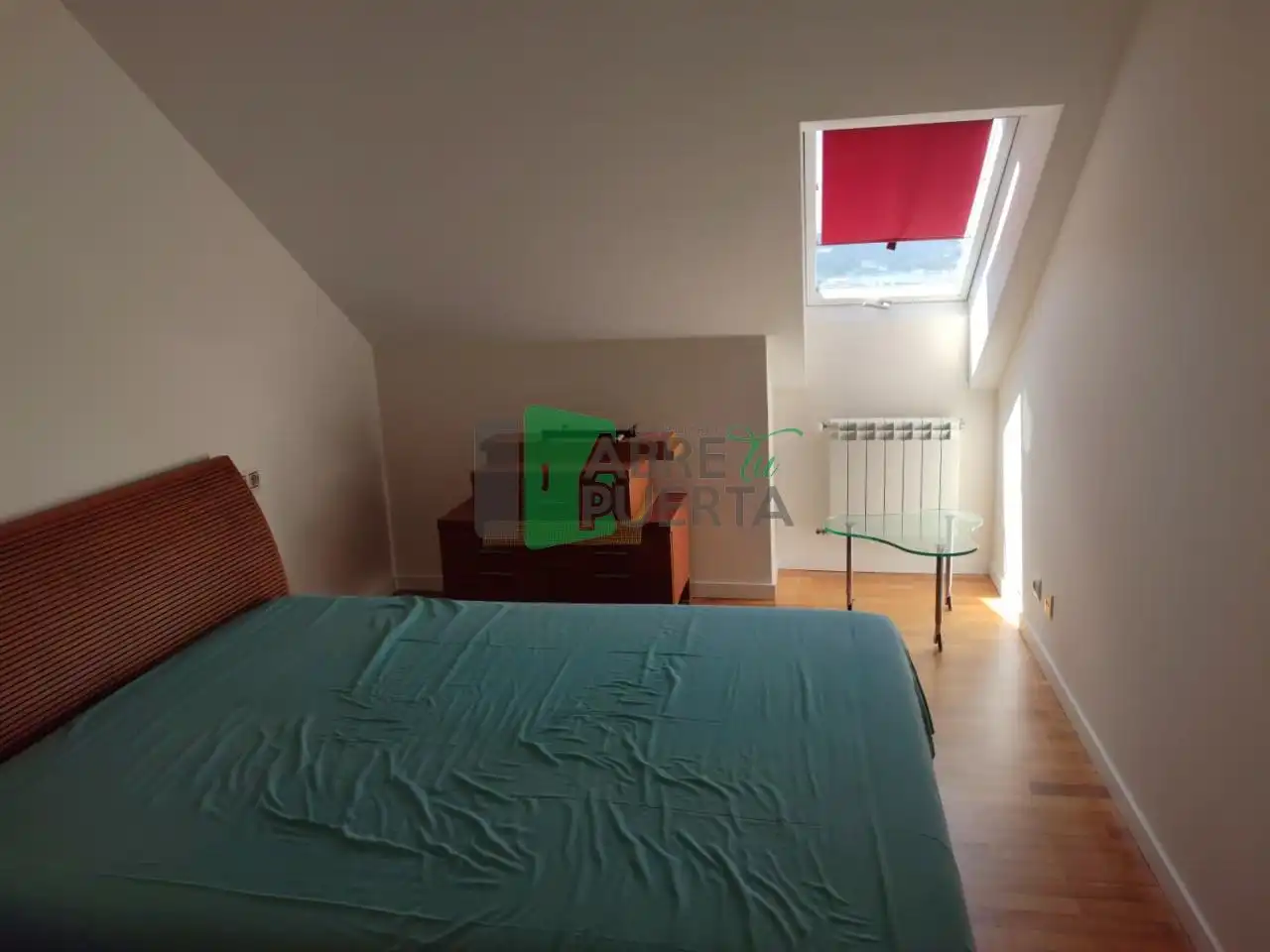Dormitori de Apartament de lloguer en Ourense Capital  amb Calefacció, Parquet i Terrassa