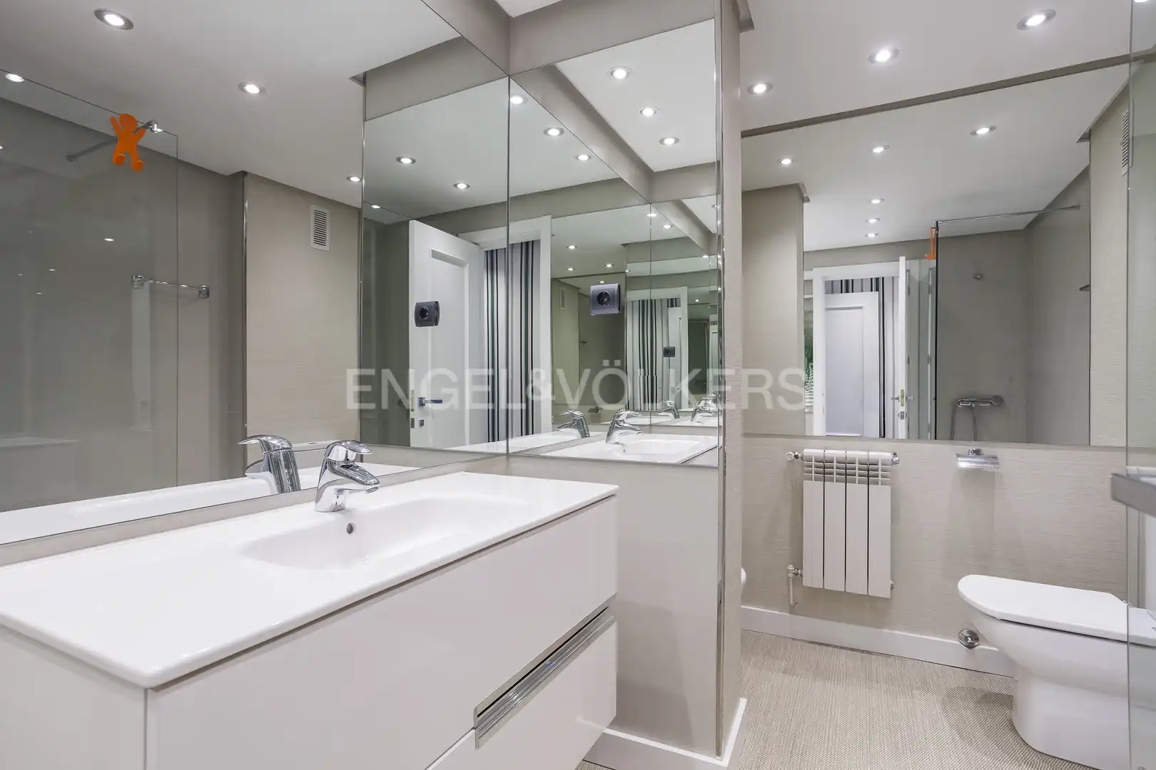 Bathroom of Flat for rent in Madrid  with Air Conditioner, Heating and Parquet flooring