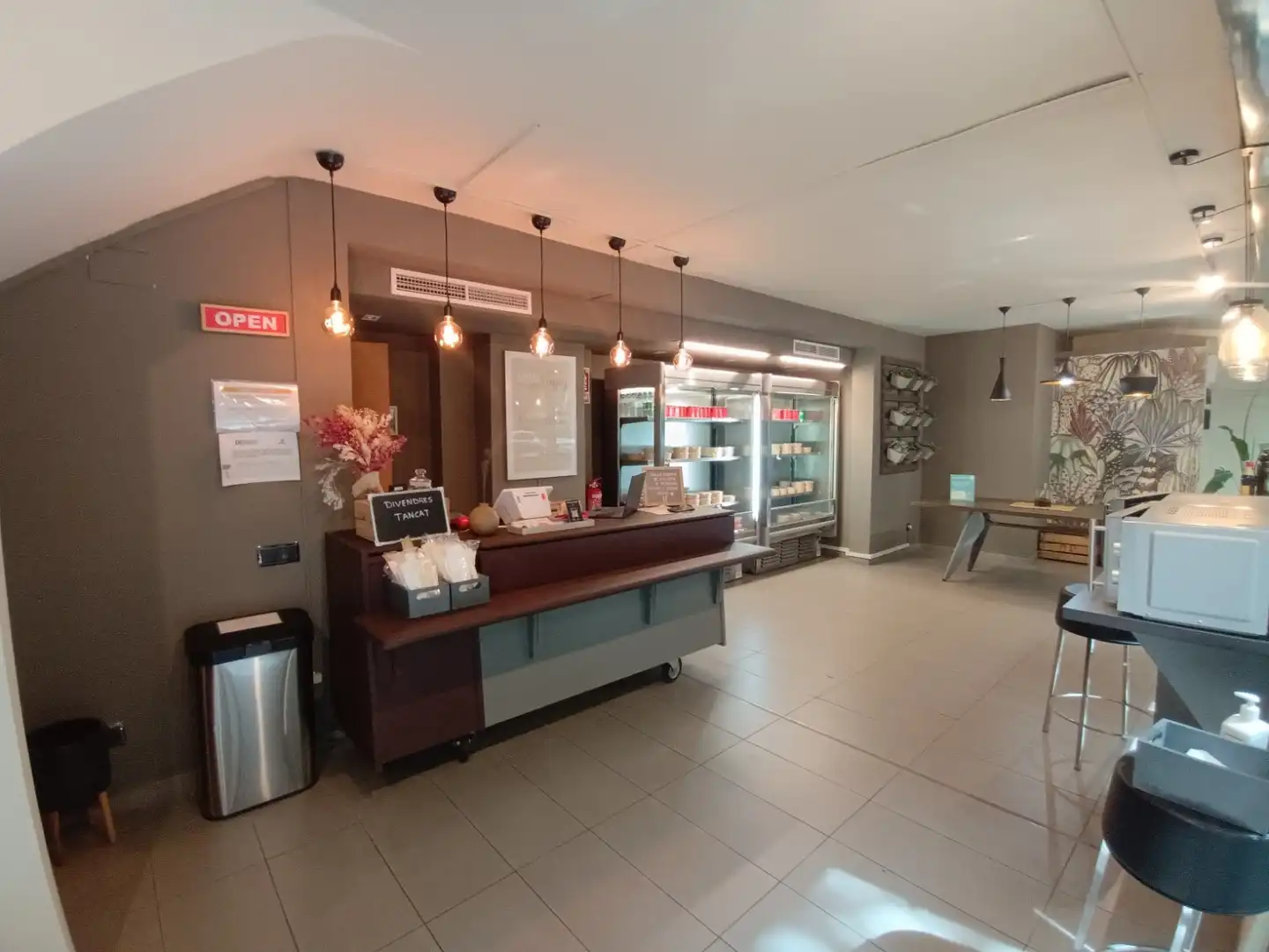 Business premises for transfer in Sant Martí, imagen 2