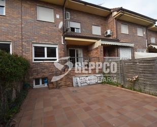 Exterior view of Single-family semi-detached for sale in Valdemoro  with Heating and Private garden
