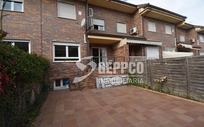 Exterior view of Single-family semi-detached for sale in Valdemoro  with Heating and Private garden