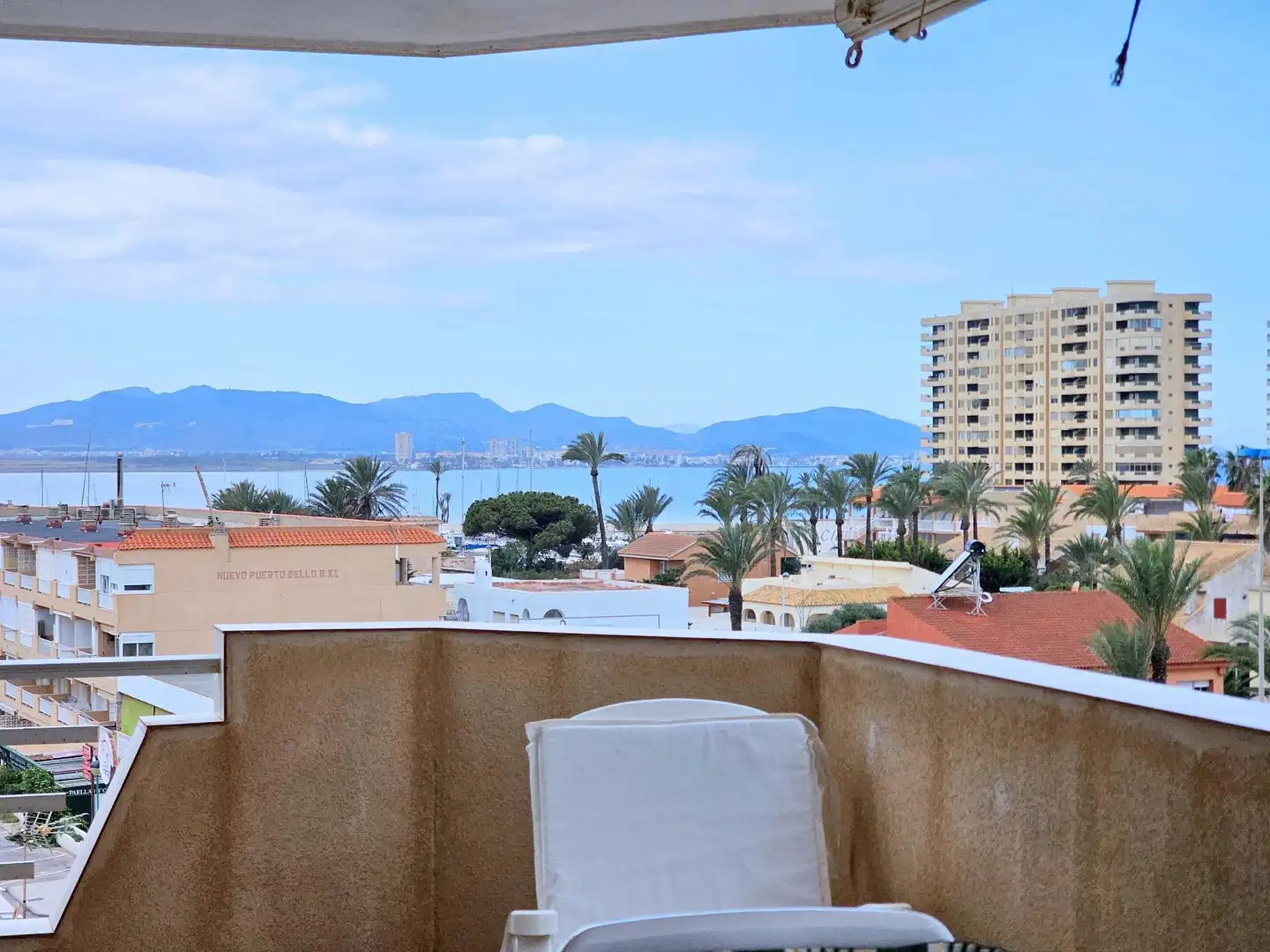 Dormitori de Apartament de lloguer en La Manga del Mar Menor amb Calefacció, Terrassa i Piscina comunitària