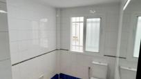 Bathroom of Flat for sale in San Juan de Aznalfarache  with Air Conditioner and Furnished