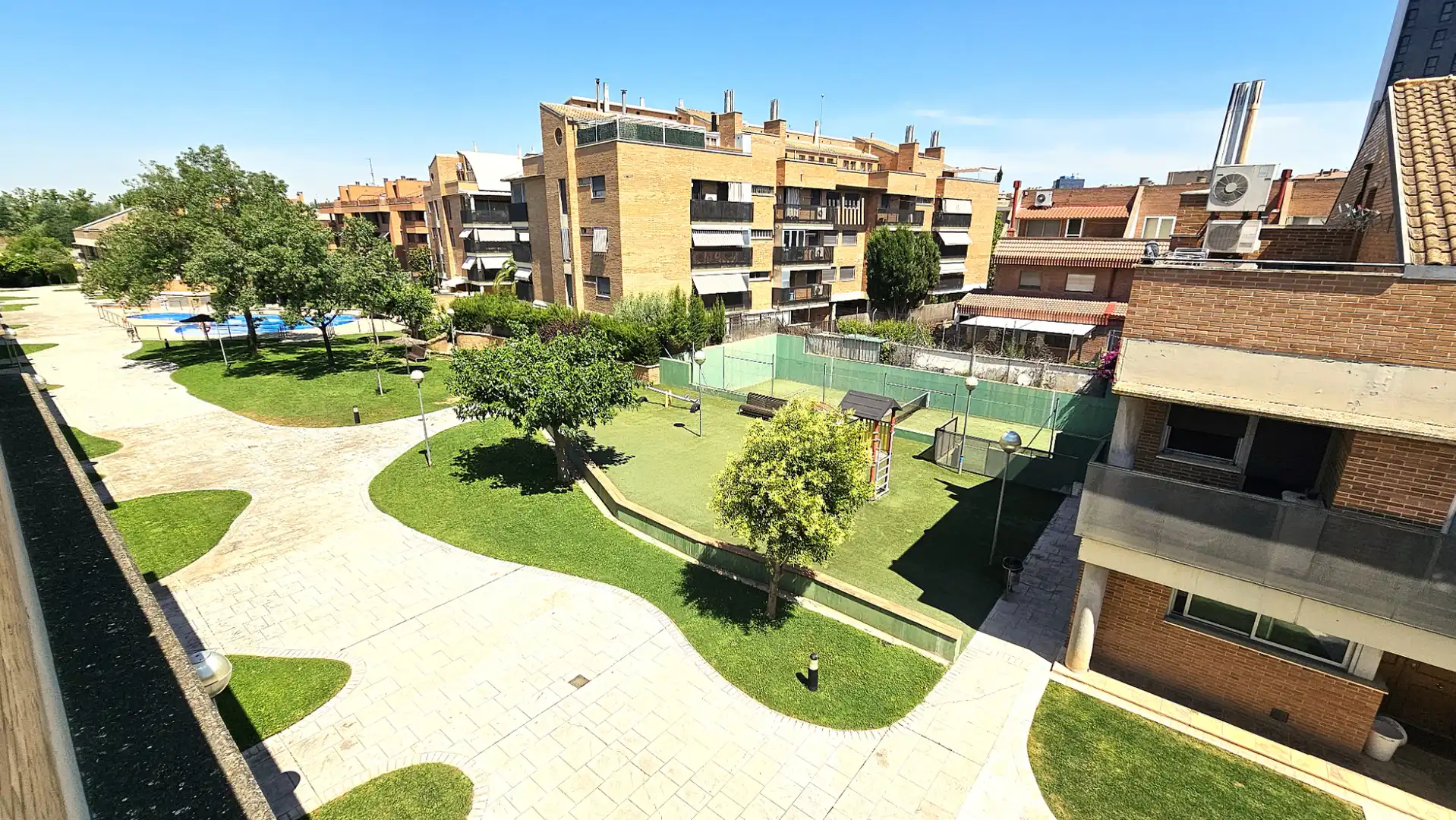 Vista exterior de Casa adosada en venta en Zaragoza con Aire acondicionado, Calefacción y Jardín privado