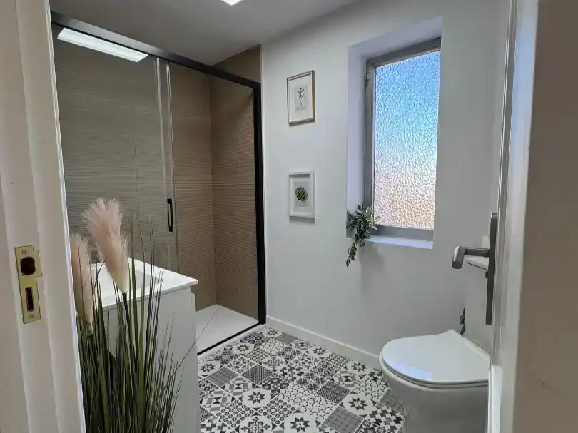 Bathroom of Flat for share in León Capital   with Parquet flooring and Furnished