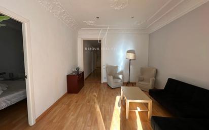 Living room of Flat to rent in  Barcelona Capital  with Heating, Parquet flooring and Terrace