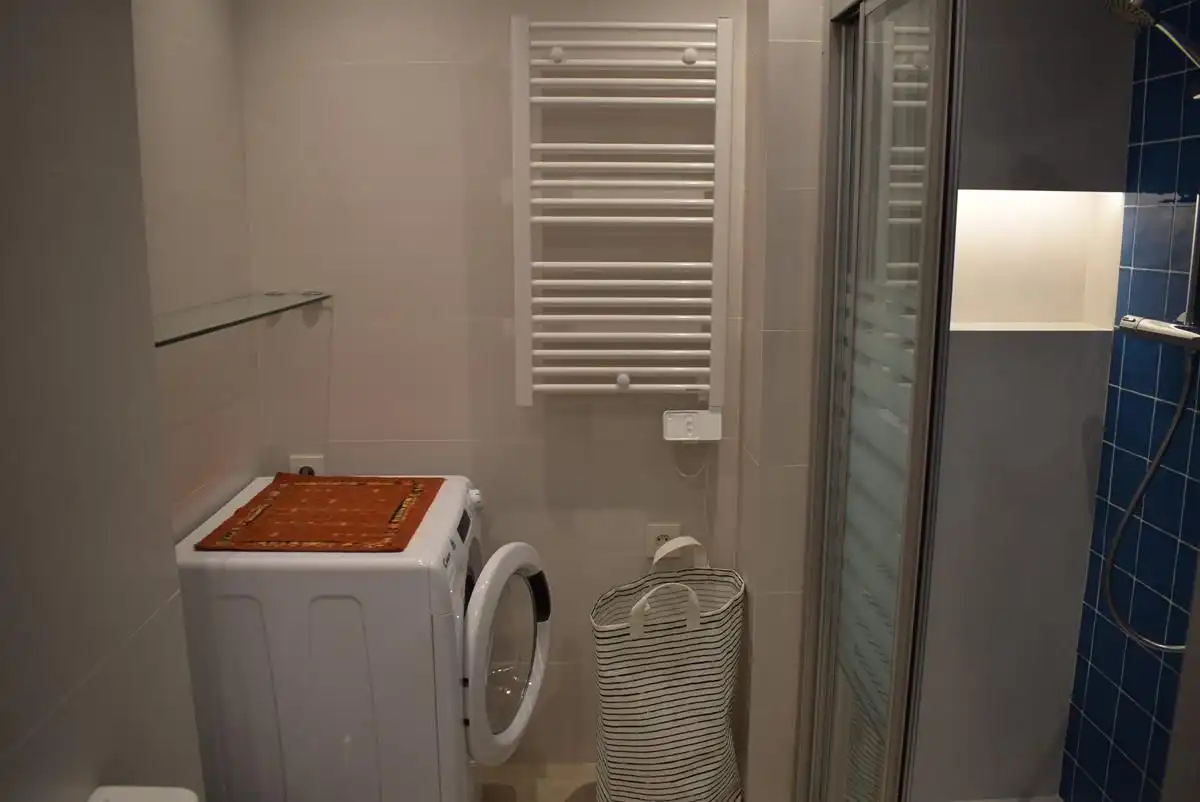 Baño de Apartamento de alquiler en Almuñécar con Aire acondicionado, Terraza y Amueblado