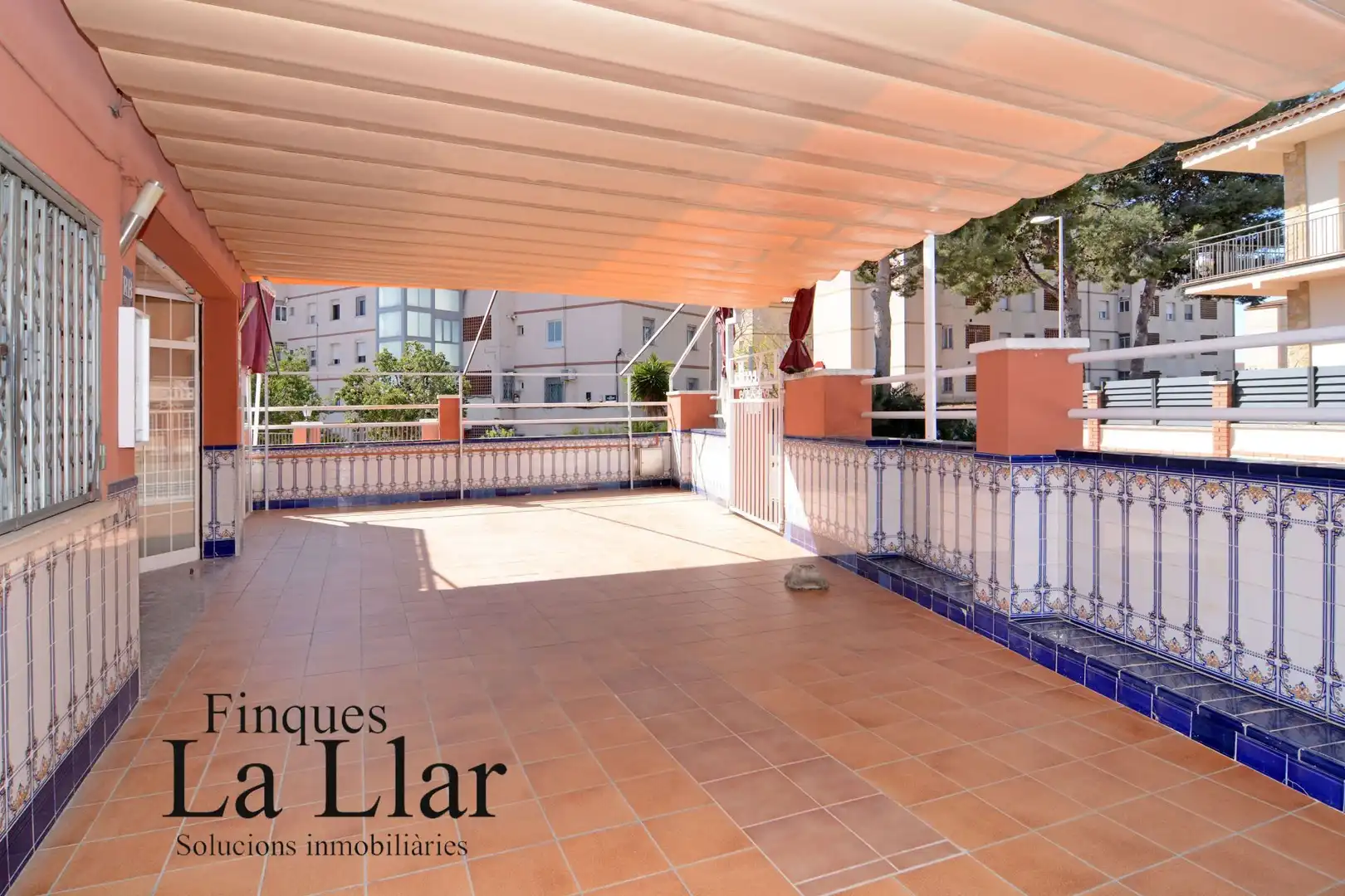 Commercial properties for sale in d'Ernest Lluch, Torrent Ballester