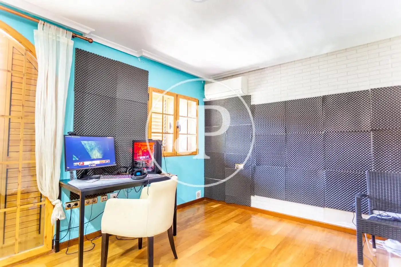 Habitación de Casa adosada en venta en Picanya con Aire acondicionado, Calefacción y Jardín privado