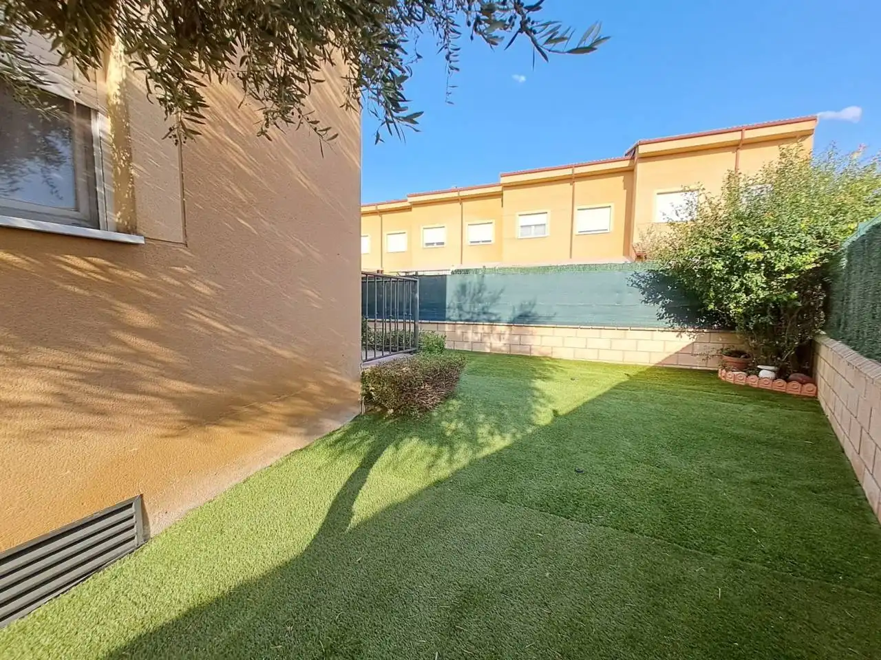 Jardín de Casa adosada en venta en Villagonzalo Pedernales con Calefacción, Jardín privado y Terraza