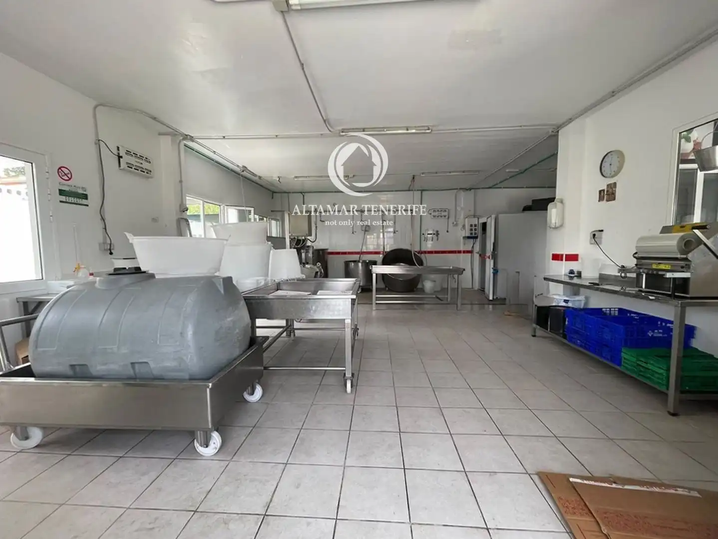 Commercial properties for rent in Arona