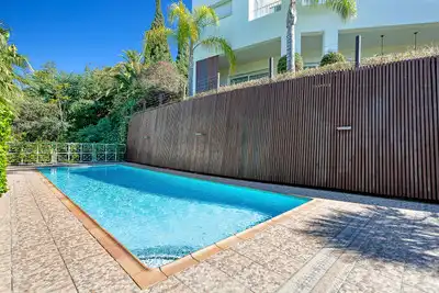 Piscina de Casa o xalet en venda en Marbella amb Aire condicionat, Calefacció i Jardí privat