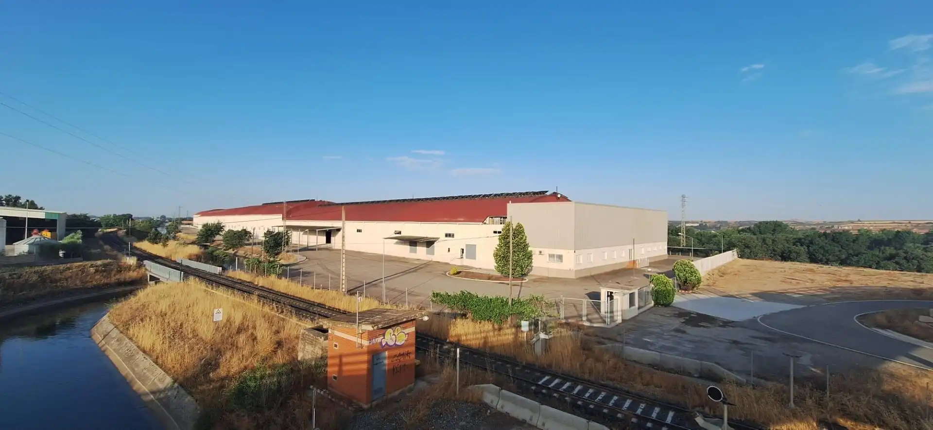 Vista exterior de Nau industrial en venda en Balaguer