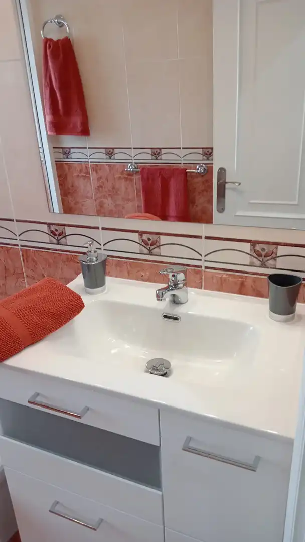Badezimmer von Wohnung zur Miete in Gijón  mit Heizung