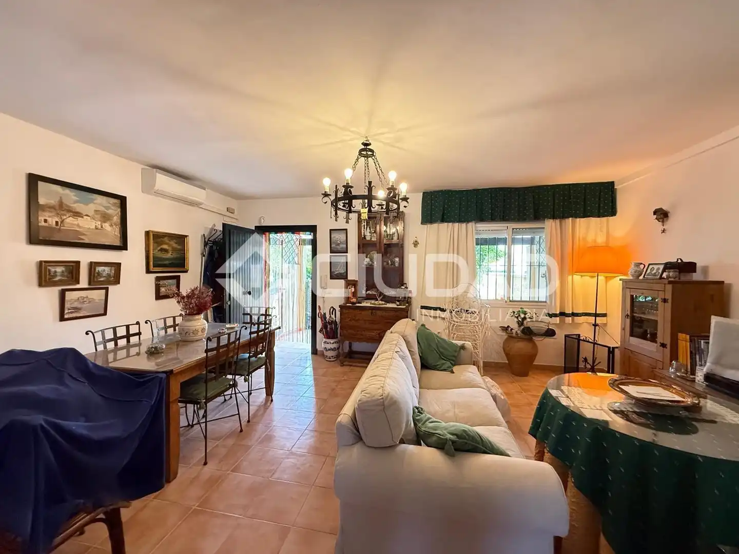 Sala d'estar de Casa o xalet en venda en Chipiona amb Terrassa