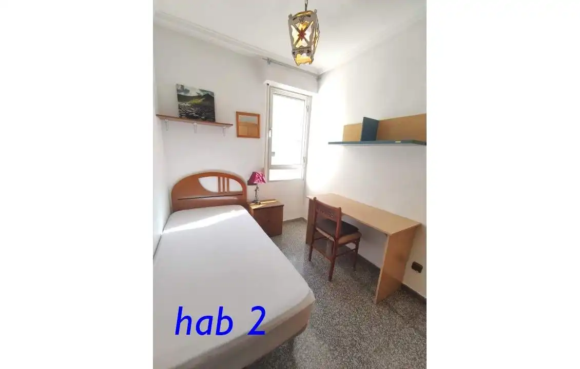 Bedroom of Flat for share in Elche / Elx