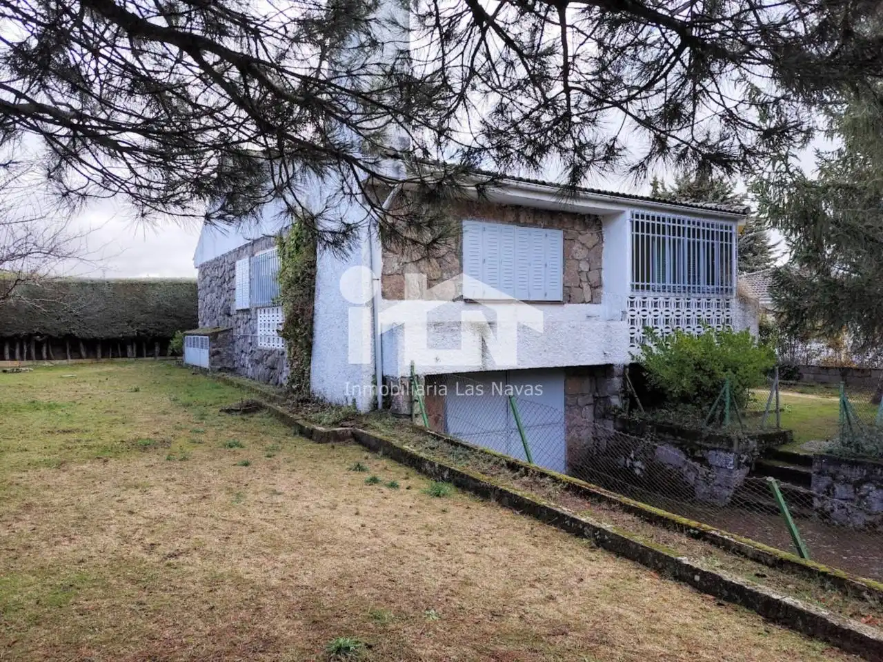 Vista exterior de Casa o chalet en venta en Navalperal de Pinares con Calefacción, Jardín privado y Terraza