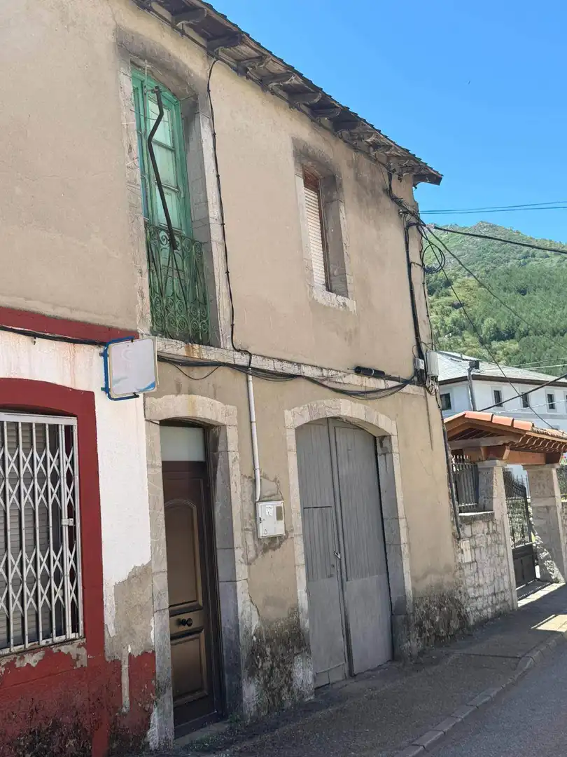 Vista exterior de Pis en venda en Villamanín