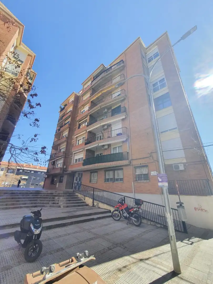 Vista exterior de Piso en venta en Guadix con Terraza, Amueblado y Balcón