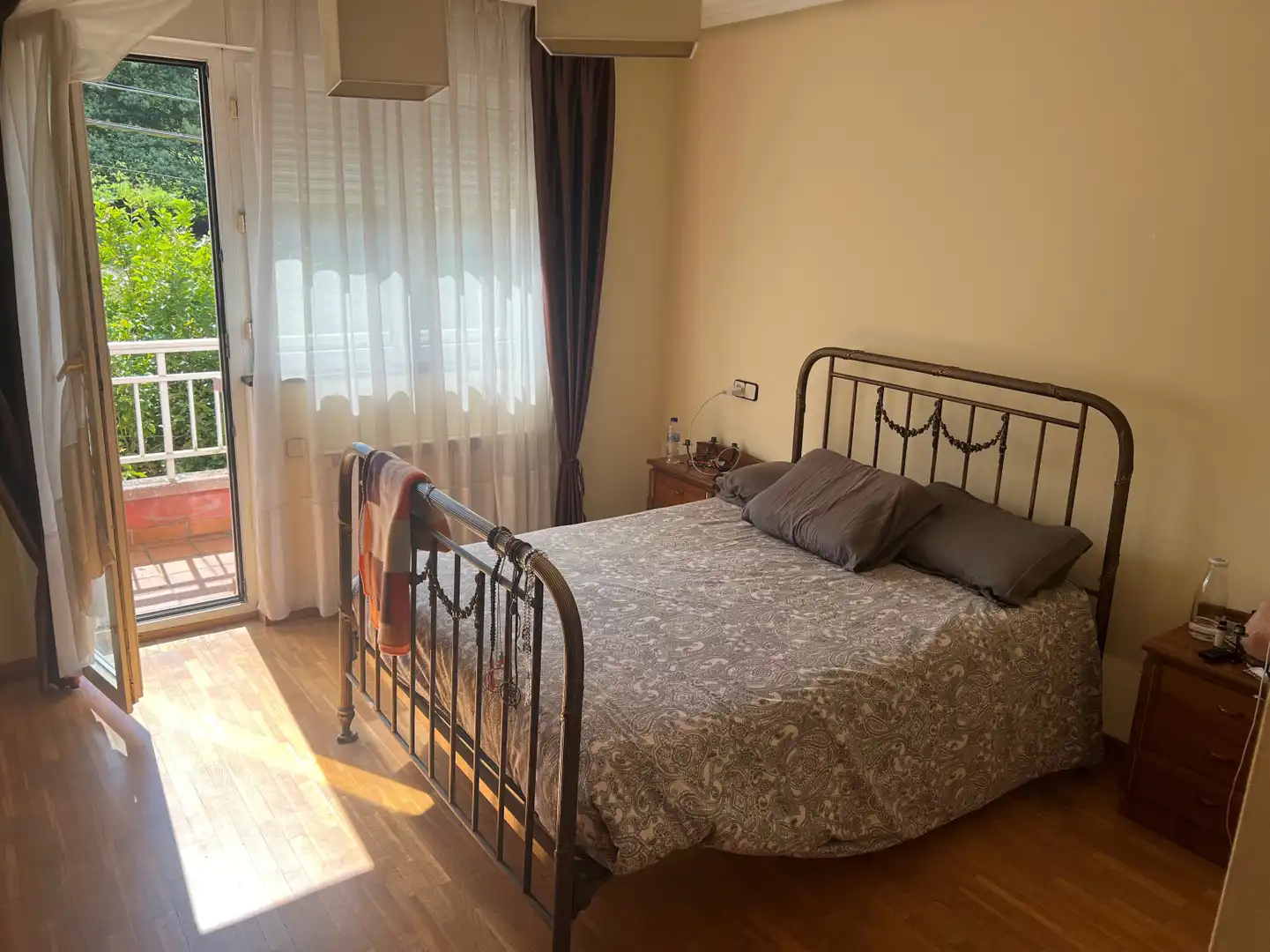 Dormitori de Casa o xalet en venda en Oviedo  amb Calefacció, Parquet i Terrassa