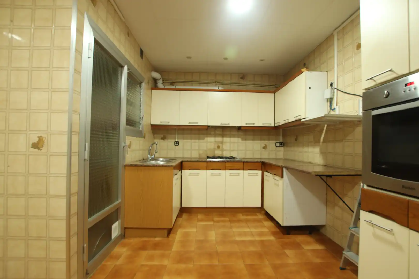 Kitchen of Flat for sale in L'Hospitalet de Llobregat  with Air Conditioner, Heating and Parquet flooring