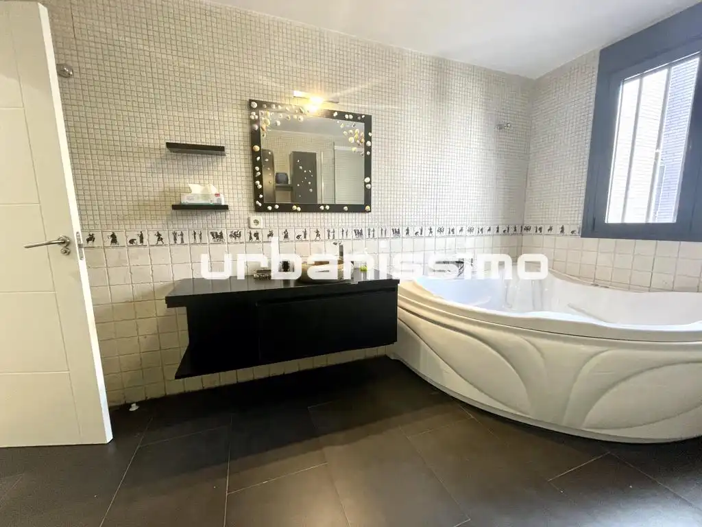 Flat for rent in Calle de Granada, Pacífico