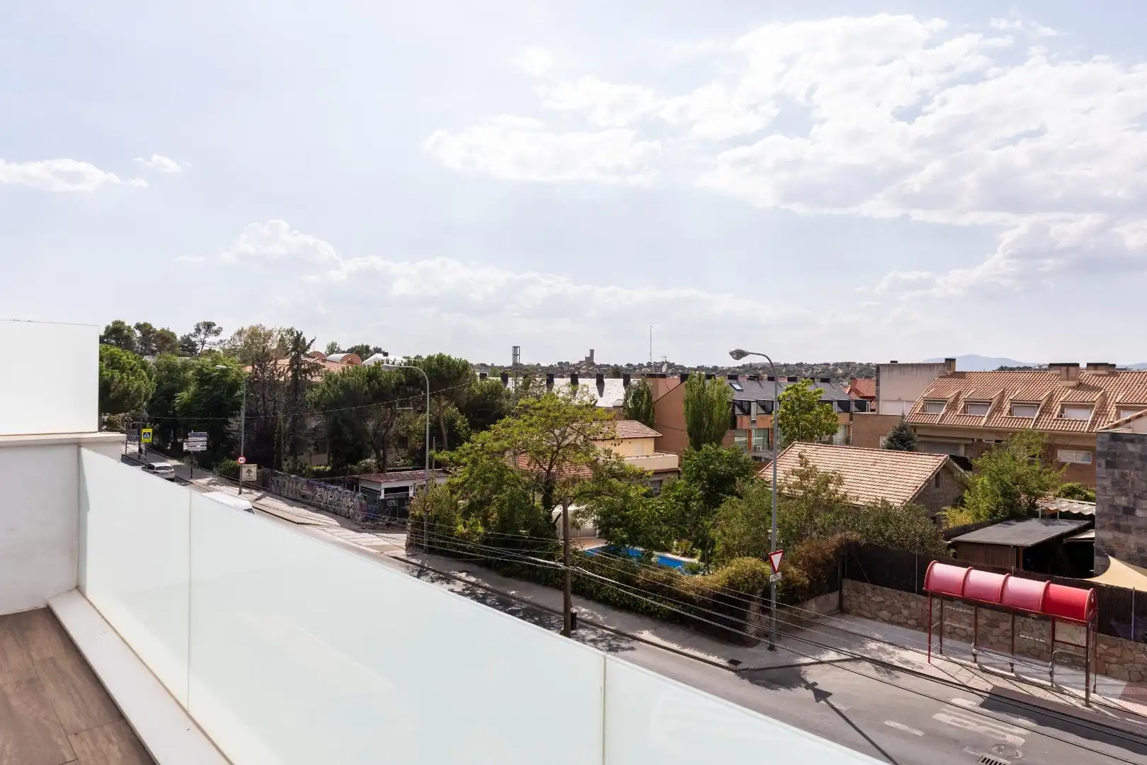Terrasse von Einfamilien-Reihenhaus zum Verkauf in Torrelodones mit Heizung, Privatgarten und Gemeinschaftspool