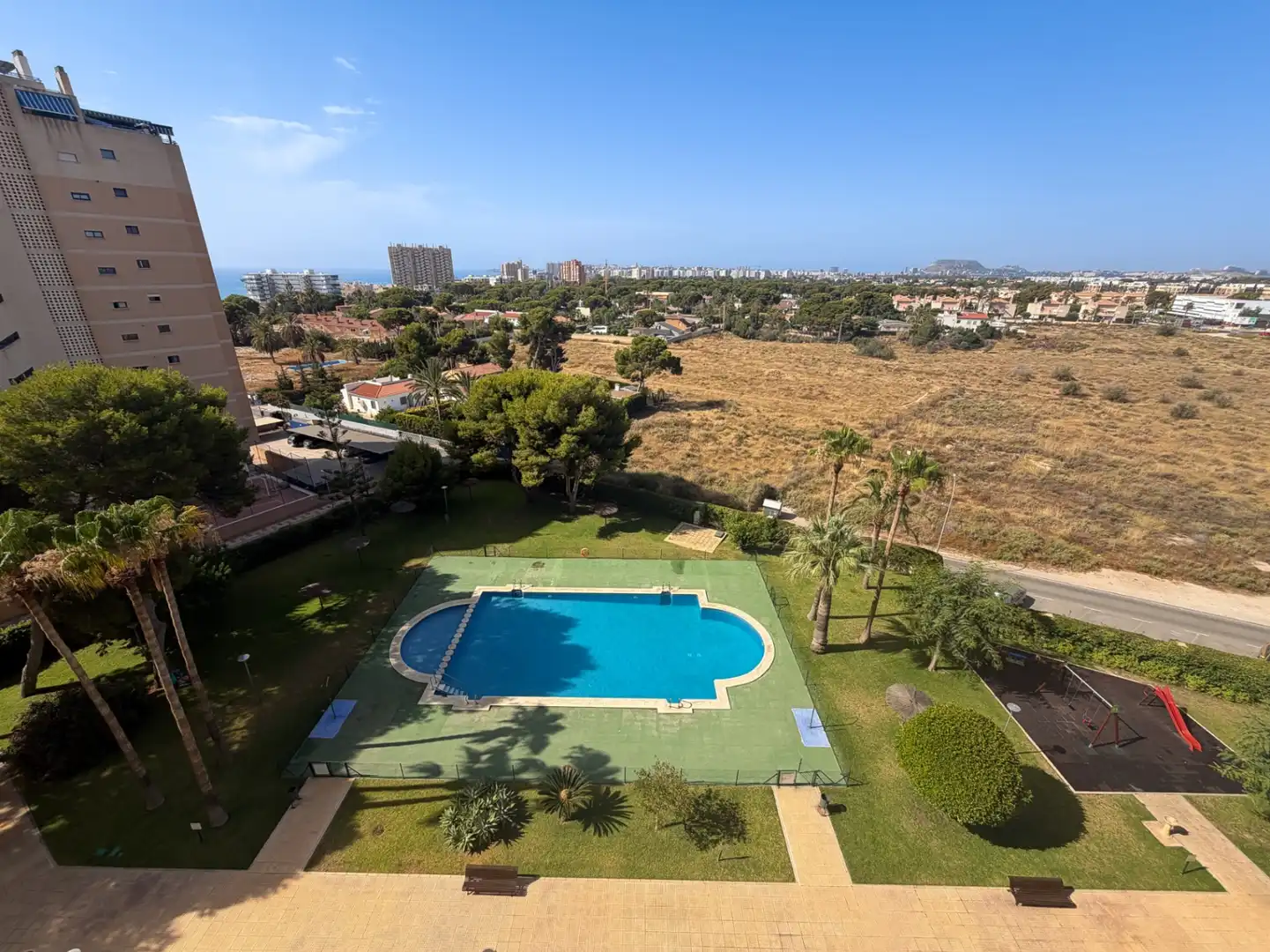 Piscina de Apartament en venda en El Campello amb Aire condicionat, Jardí privat i Traster